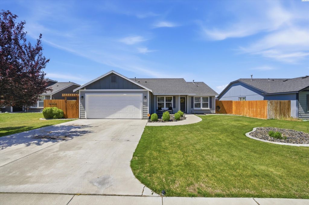 Photo of 5712 Maryhill Lane, Pasco, WA 99301 (MLS # 292927)