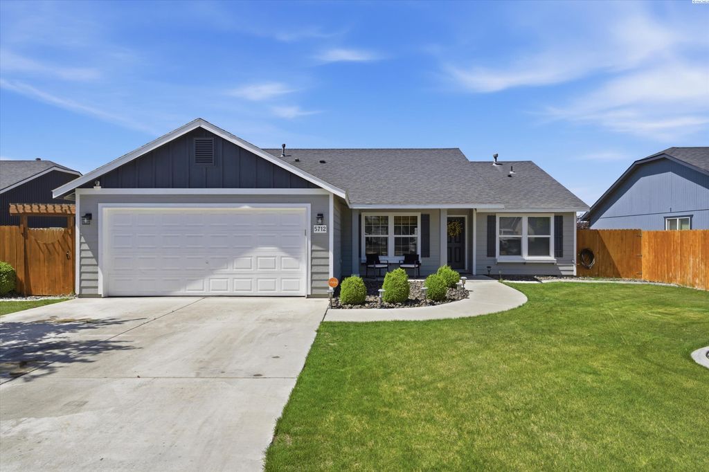 Photo of 5712 Maryhill Lane, Pasco, WA 99301 (MLS # 292927)