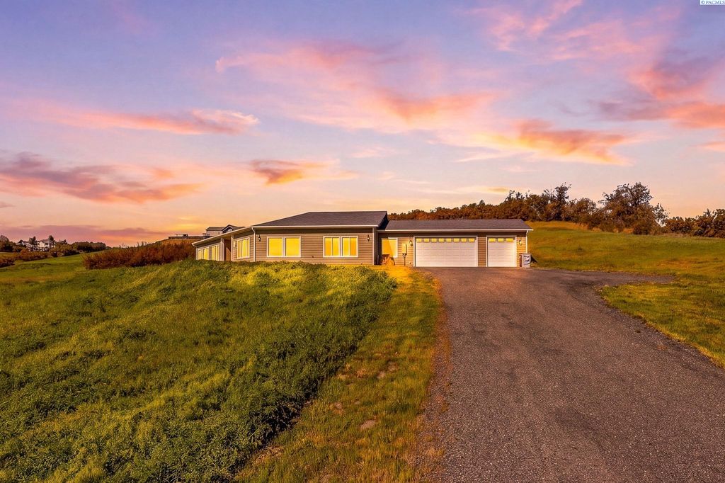 Photo of 135 Osprey Ln, Pullman, WA 99163 (MLS # 290707)