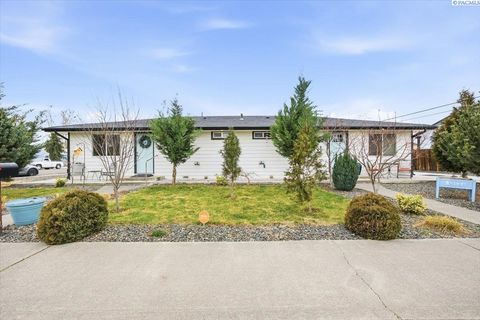 Photo of 1304 N 16th Ave, Pasco, WA 99301 (MLS # 290309)