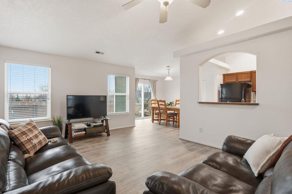 Photo of 5602 Maryhill Lane, Pasco, WA 99301 (MLS # 289262)