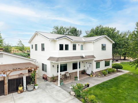 Photo of 52929 E Kennedy Rd, Benton City, WA 99320 (MLS # 293089)