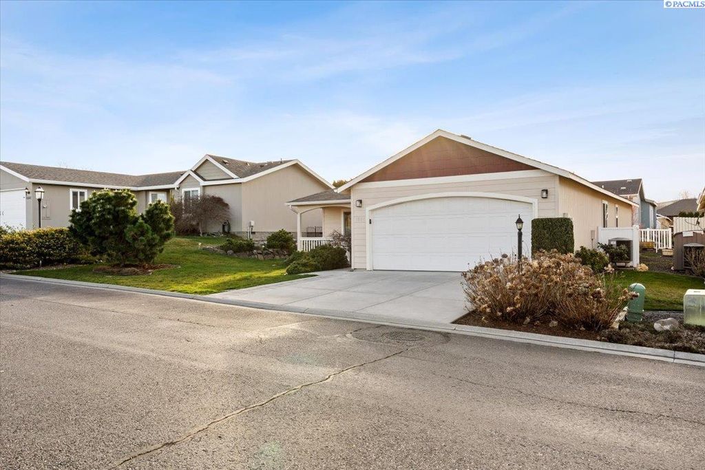 Photo of 1691 Cactus Loop, Richland, WA 99352 (MLS # 291088)