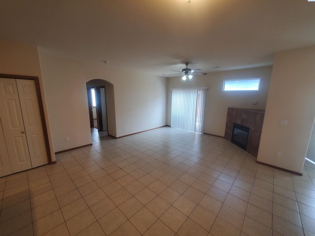 Photo of 2662 Jason Loop, Richland, WA 99352 (MLS # 291857)