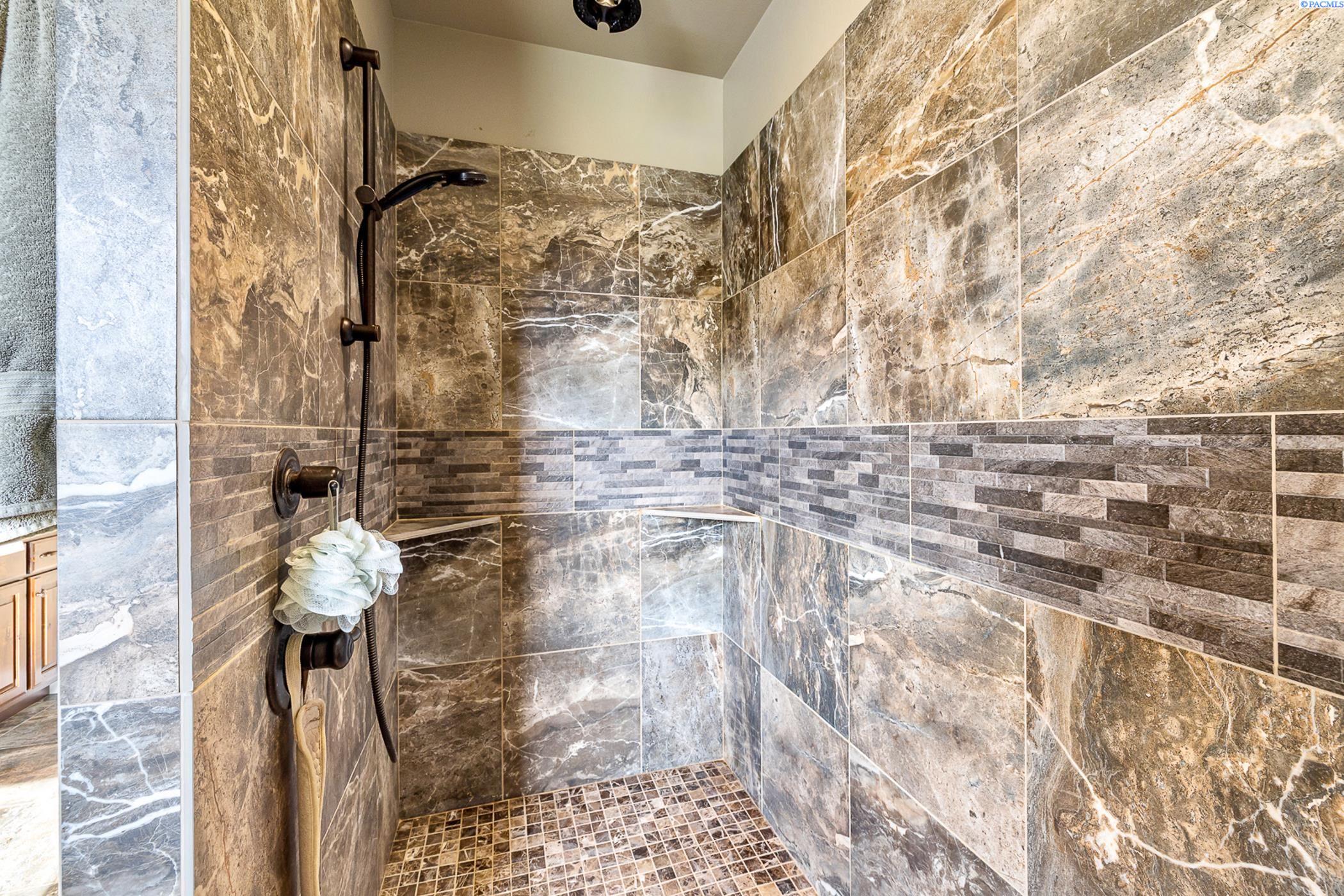 Kennewick, Washington 99338, United States, 4 Bedrooms Bedrooms, ,3 BathroomsBathrooms,Residential,Active,225718