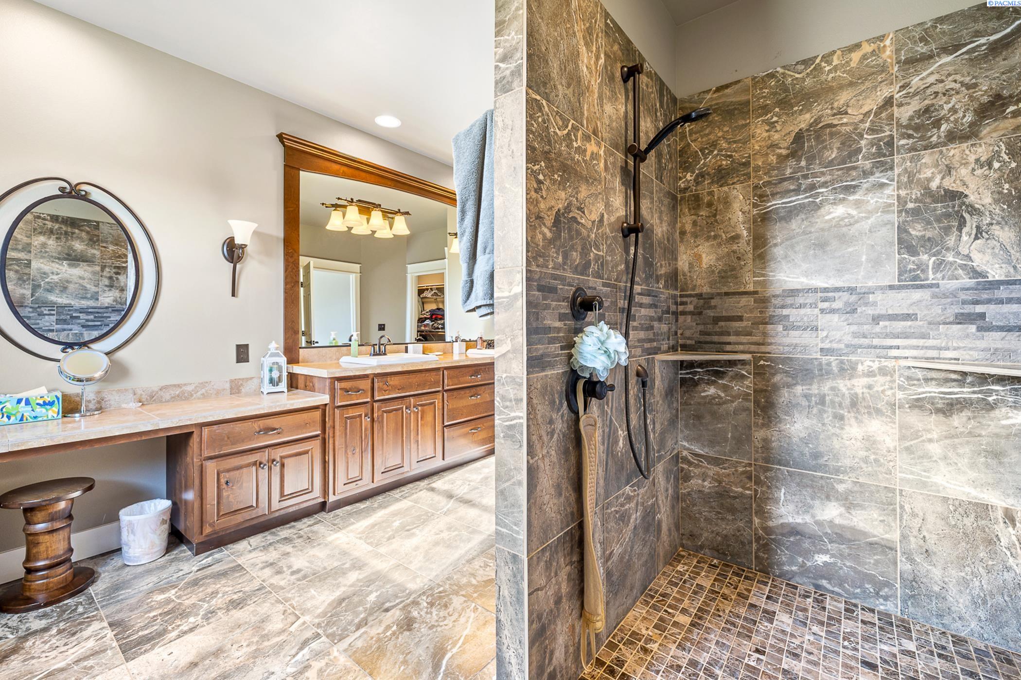 Kennewick, Washington 99338, United States, 4 Bedrooms Bedrooms, ,3 BathroomsBathrooms,Residential,Active,225718