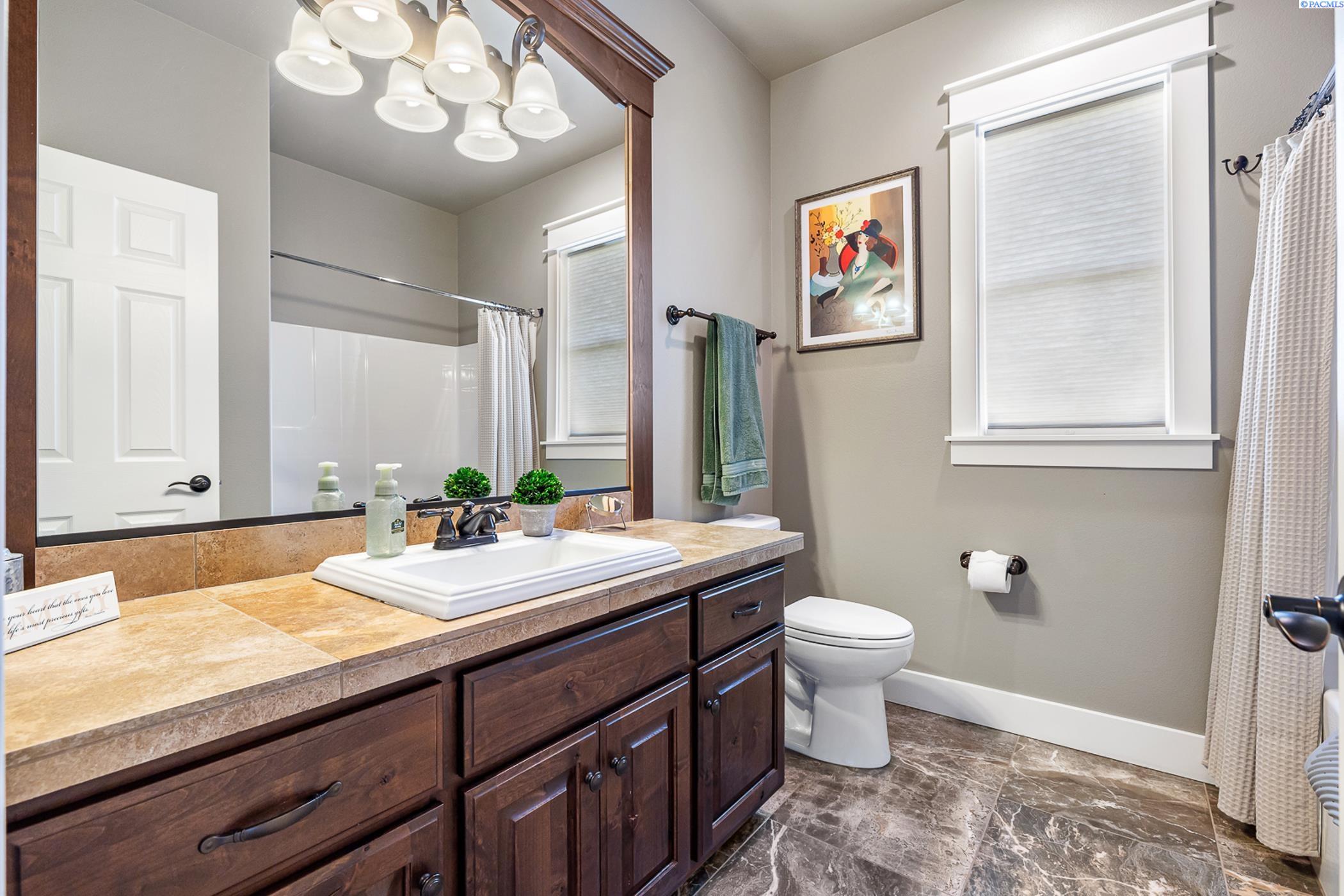 Kennewick, Washington 99338, United States, 4 Bedrooms Bedrooms, ,3 BathroomsBathrooms,Residential,Active,225718