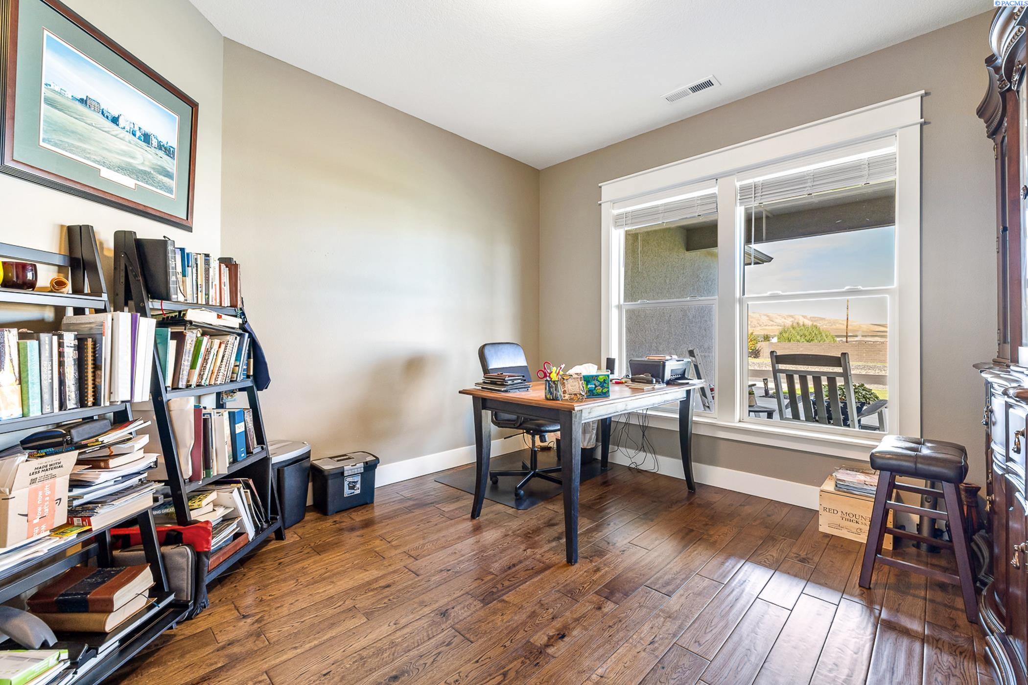 Kennewick, Washington 99338, United States, 4 Bedrooms Bedrooms, ,3 BathroomsBathrooms,Residential,Active,225718