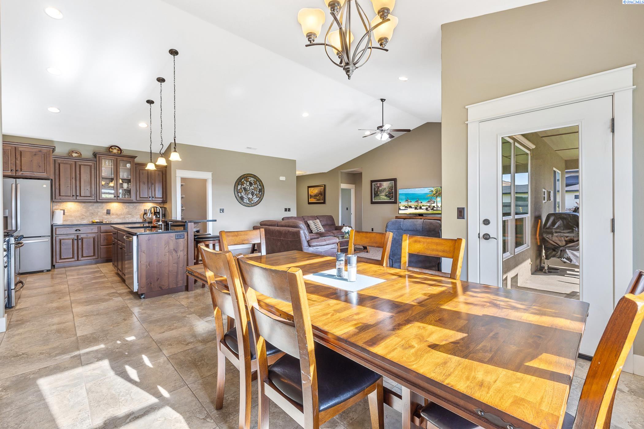 Kennewick, Washington 99338, United States, 4 Bedrooms Bedrooms, ,3 BathroomsBathrooms,Residential,Active,225718