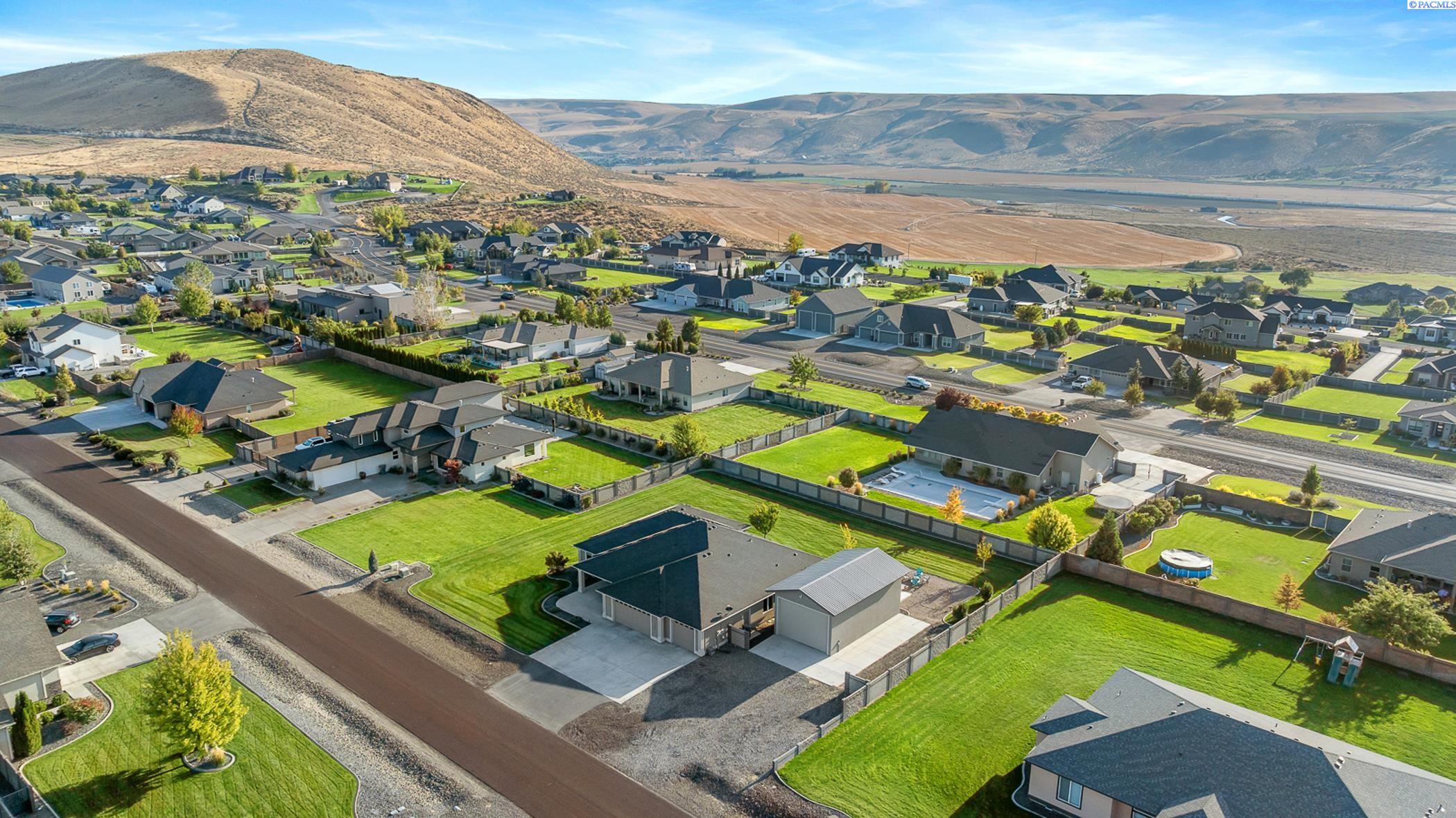 Kennewick, Washington 99338, United States, 4 Bedrooms Bedrooms, ,3 BathroomsBathrooms,Residential,Active,225718