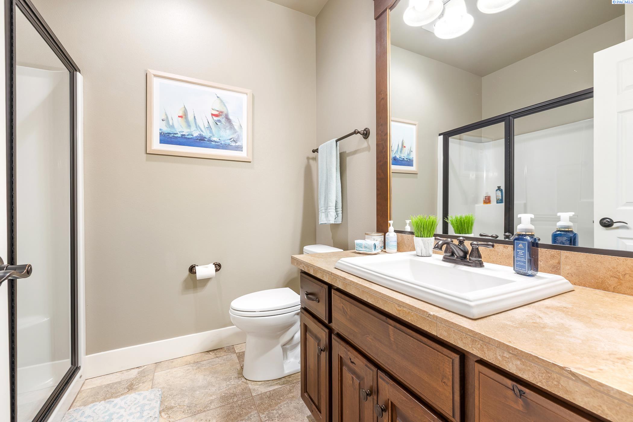 Kennewick, Washington 99338, United States, 4 Bedrooms Bedrooms, ,3 BathroomsBathrooms,Residential,Active,225718