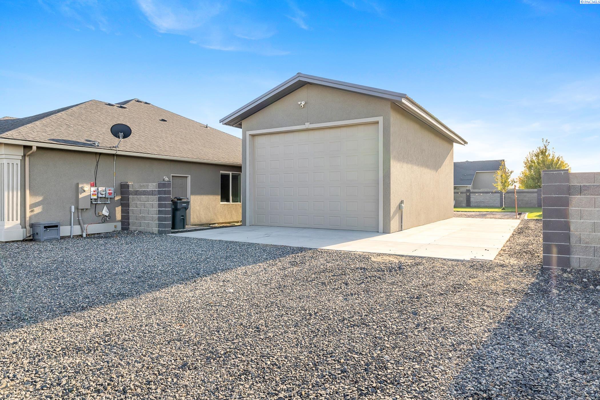 Kennewick, Washington 99338, United States, 4 Bedrooms Bedrooms, ,3 BathroomsBathrooms,Residential,Active,225718