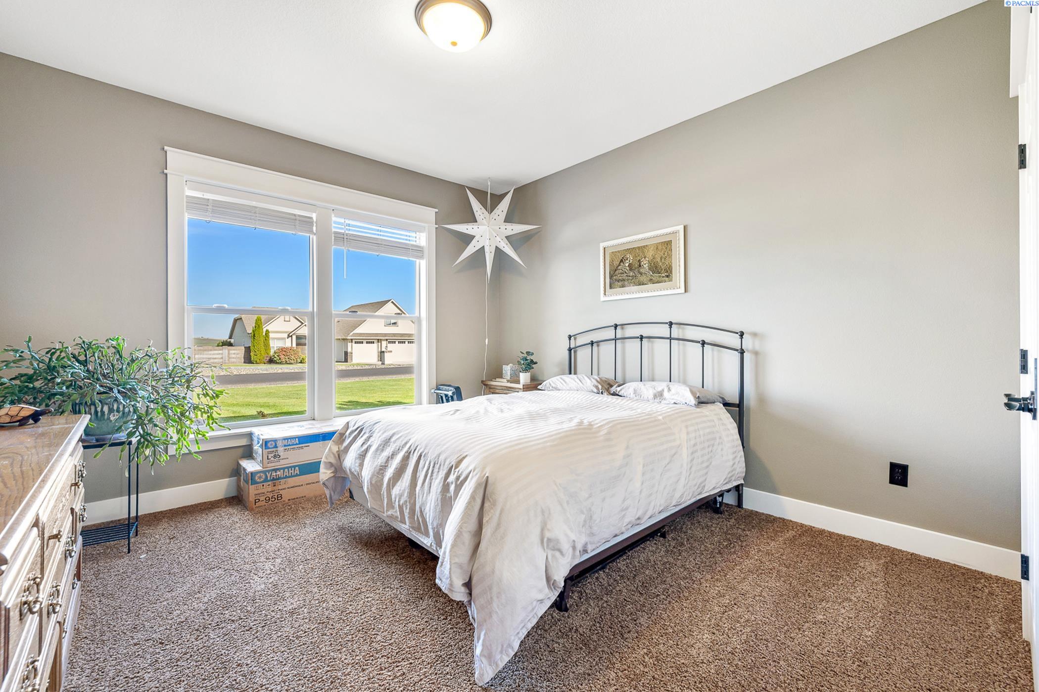 Kennewick, Washington 99338, United States, 4 Bedrooms Bedrooms, ,3 BathroomsBathrooms,Residential,Active,225718