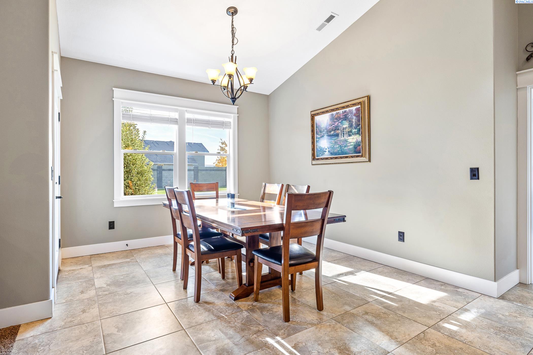 Kennewick, Washington 99338, United States, 4 Bedrooms Bedrooms, ,3 BathroomsBathrooms,Residential,Active,225718