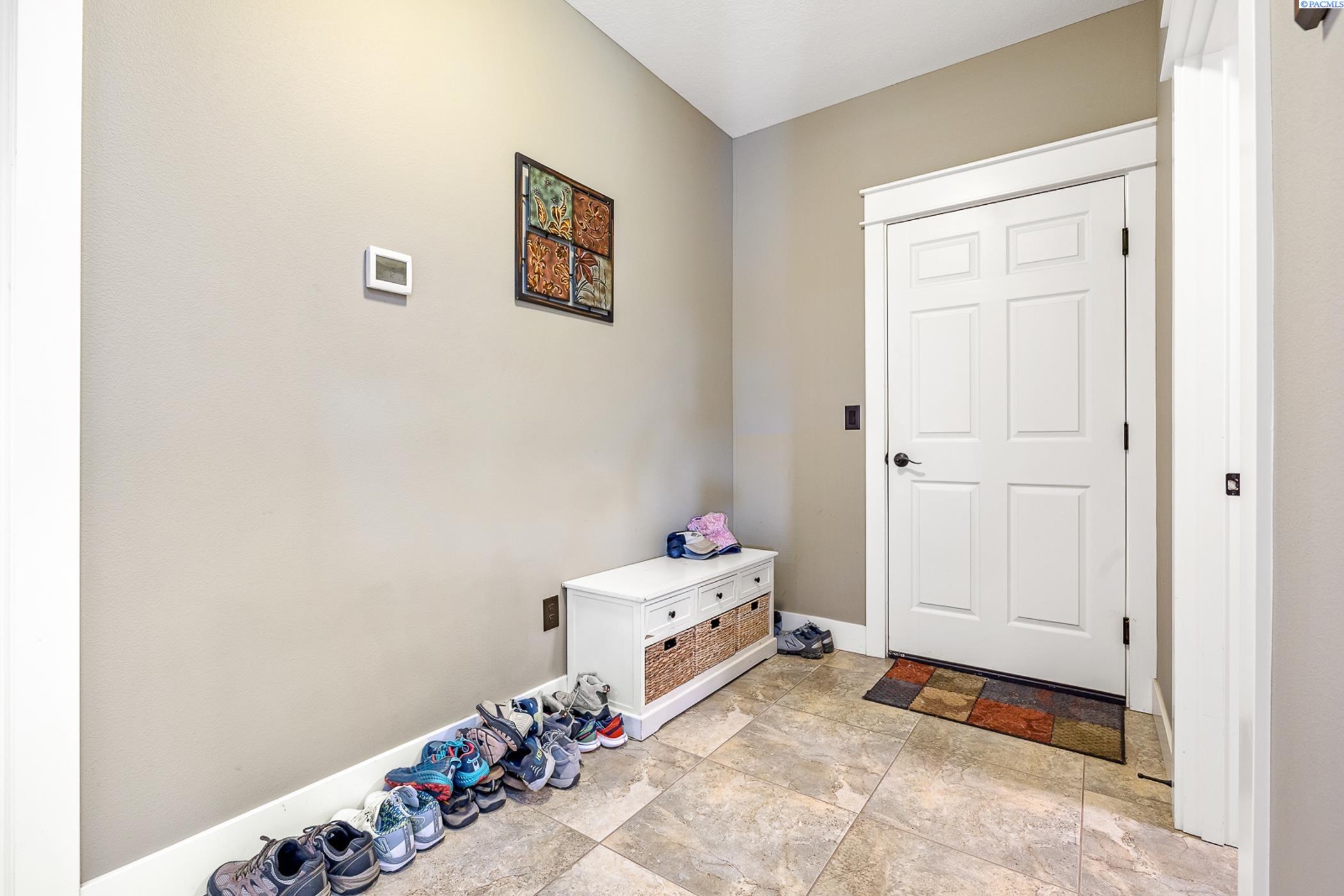 Kennewick, Washington 99338, United States, 4 Bedrooms Bedrooms, ,3 BathroomsBathrooms,Residential,Active,225718