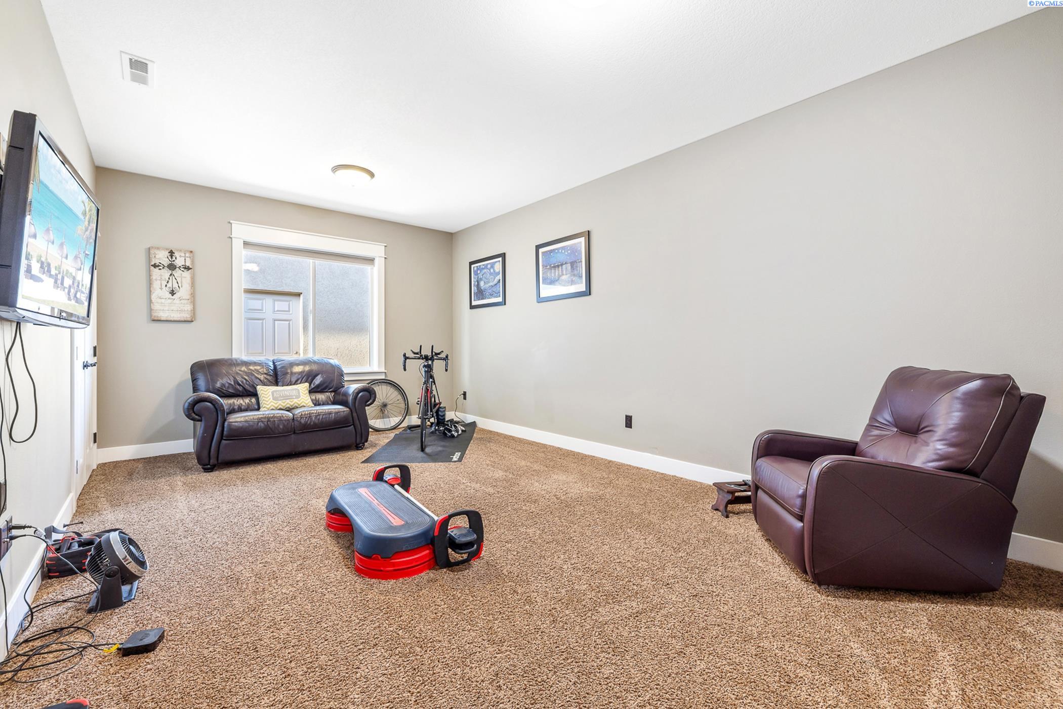 Kennewick, Washington 99338, United States, 4 Bedrooms Bedrooms, ,3 BathroomsBathrooms,Residential,Active,225718