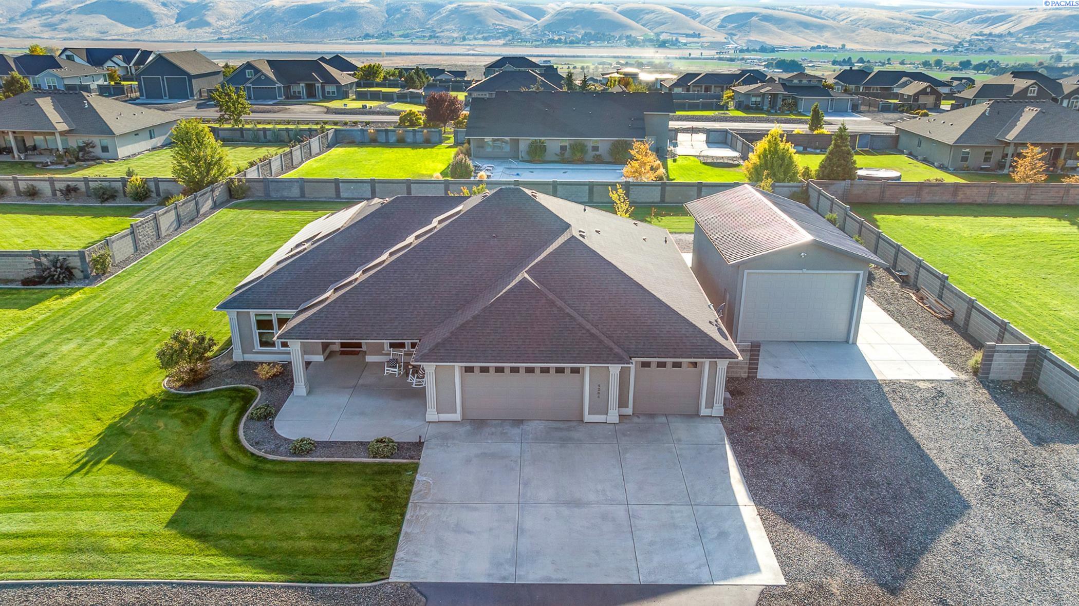 Kennewick, Washington 99338, United States, 4 Bedrooms Bedrooms, ,3 BathroomsBathrooms,Residential,Active,225718