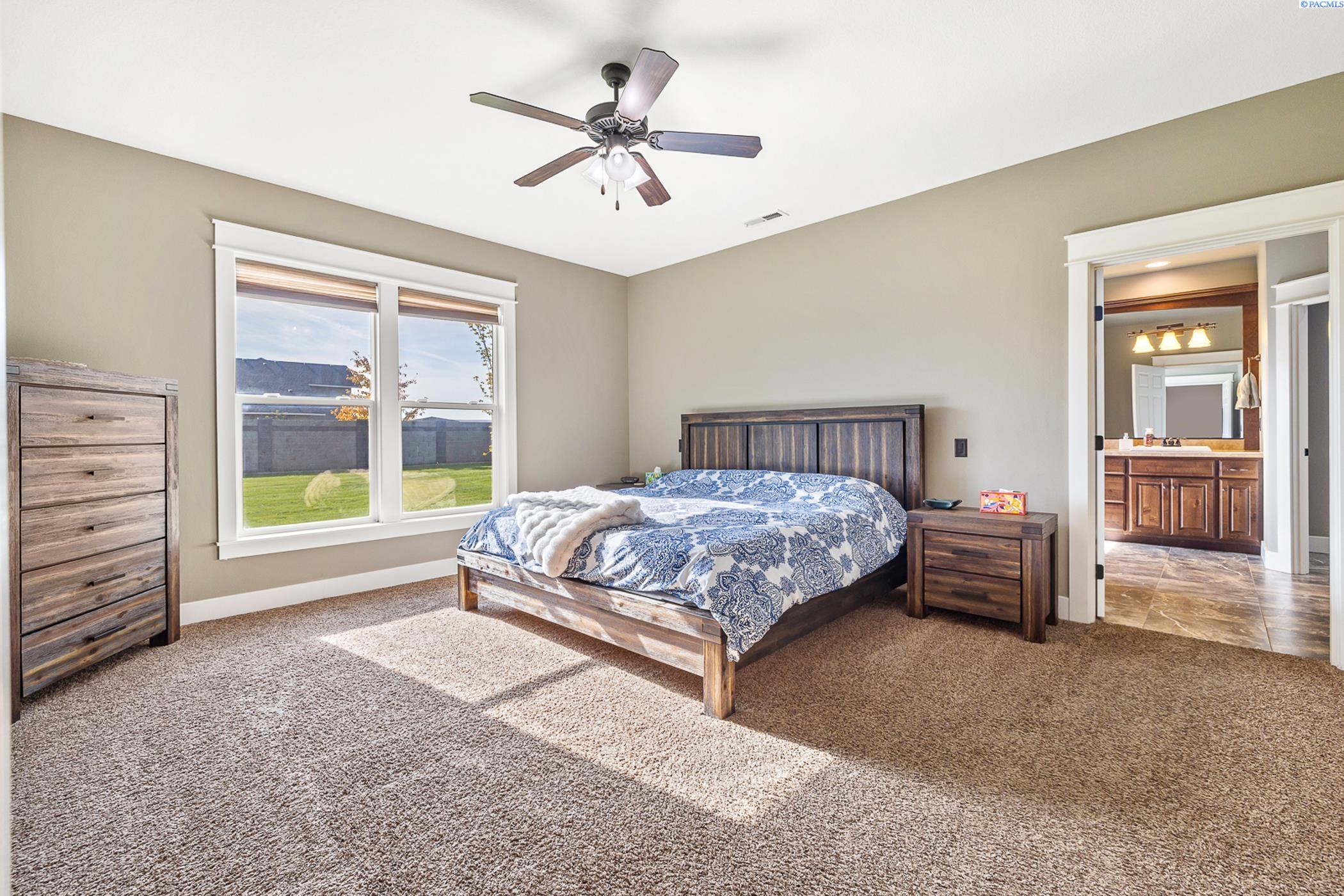 Kennewick, Washington 99338, United States, 4 Bedrooms Bedrooms, ,3 BathroomsBathrooms,Residential,Active,225718