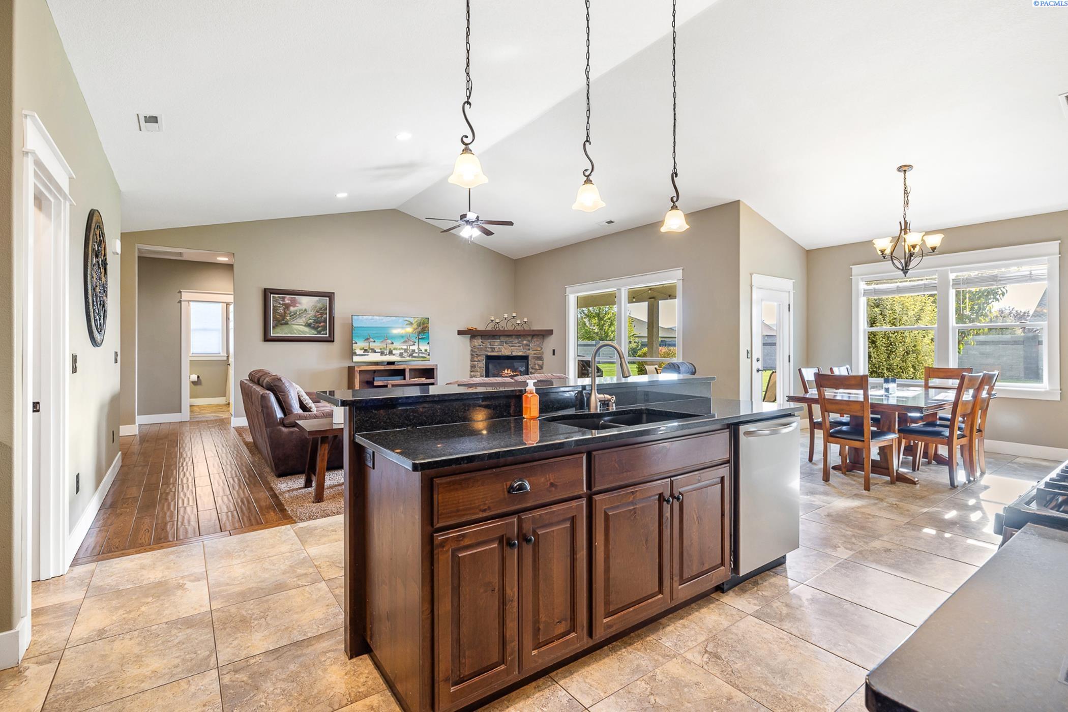 Kennewick, Washington 99338, United States, 4 Bedrooms Bedrooms, ,3 BathroomsBathrooms,Residential,Active,225718