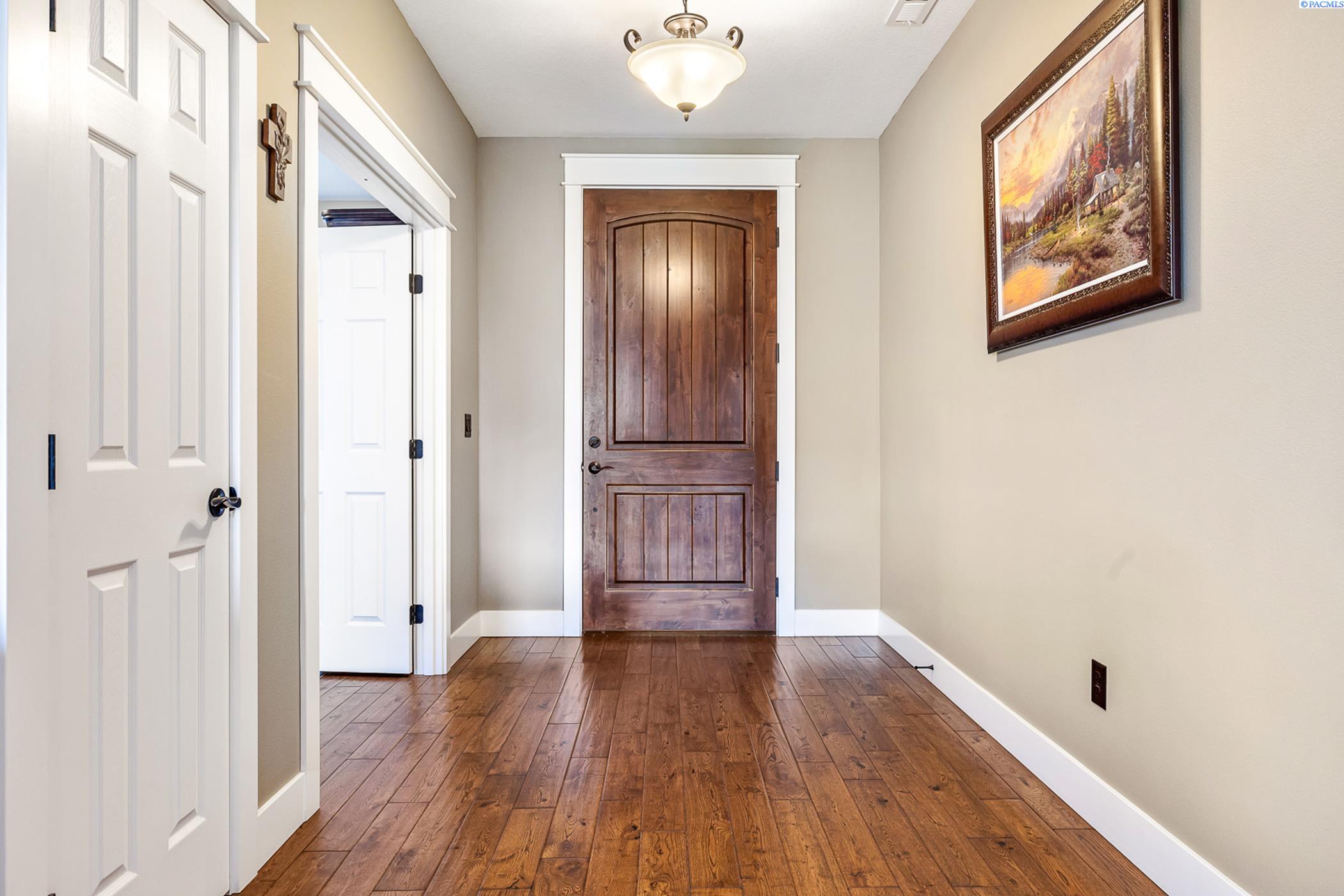 Kennewick, Washington 99338, United States, 4 Bedrooms Bedrooms, ,3 BathroomsBathrooms,Residential,Active,225718