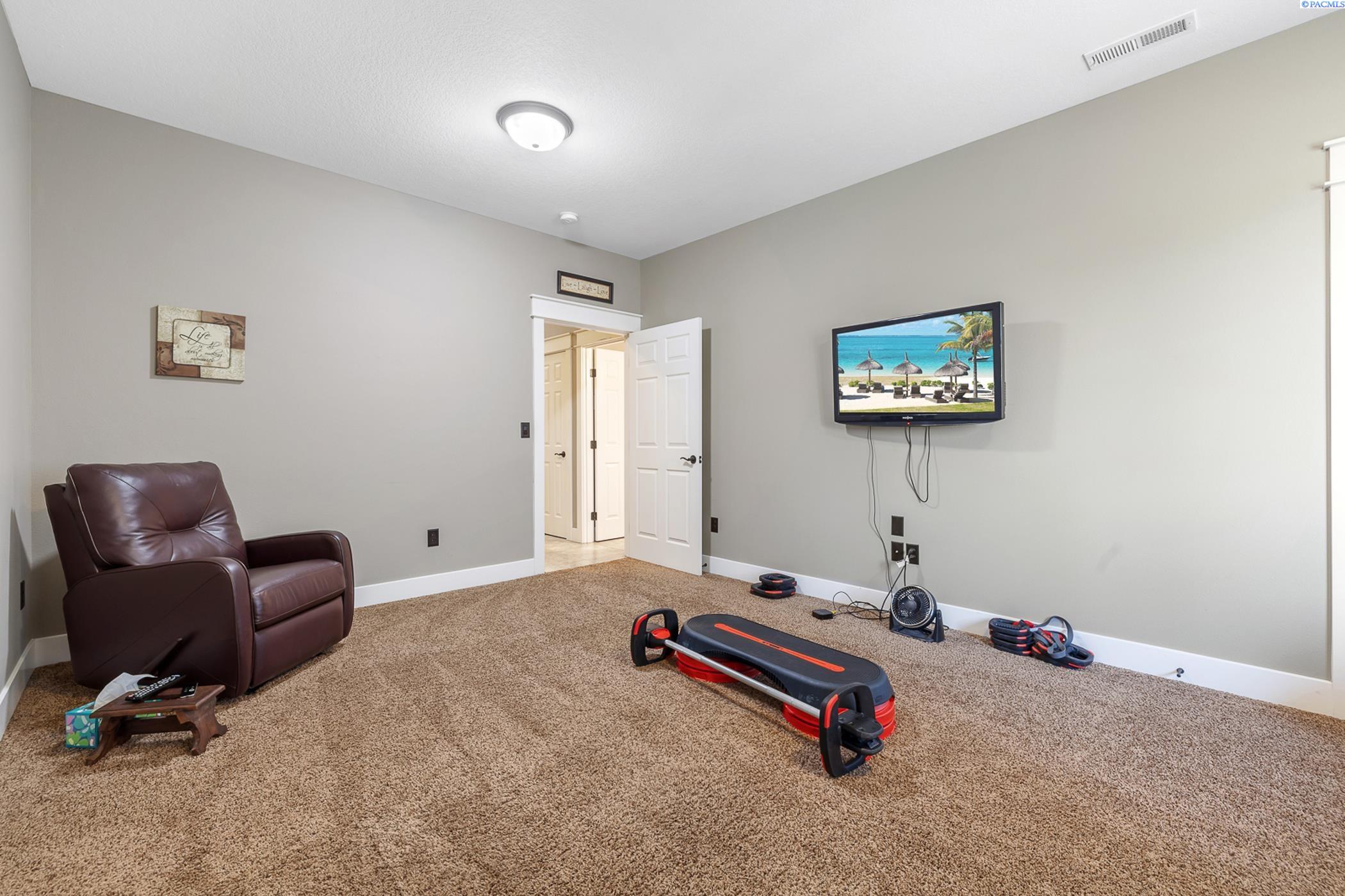 Kennewick, Washington 99338, United States, 4 Bedrooms Bedrooms, ,3 BathroomsBathrooms,Residential,Active,225718