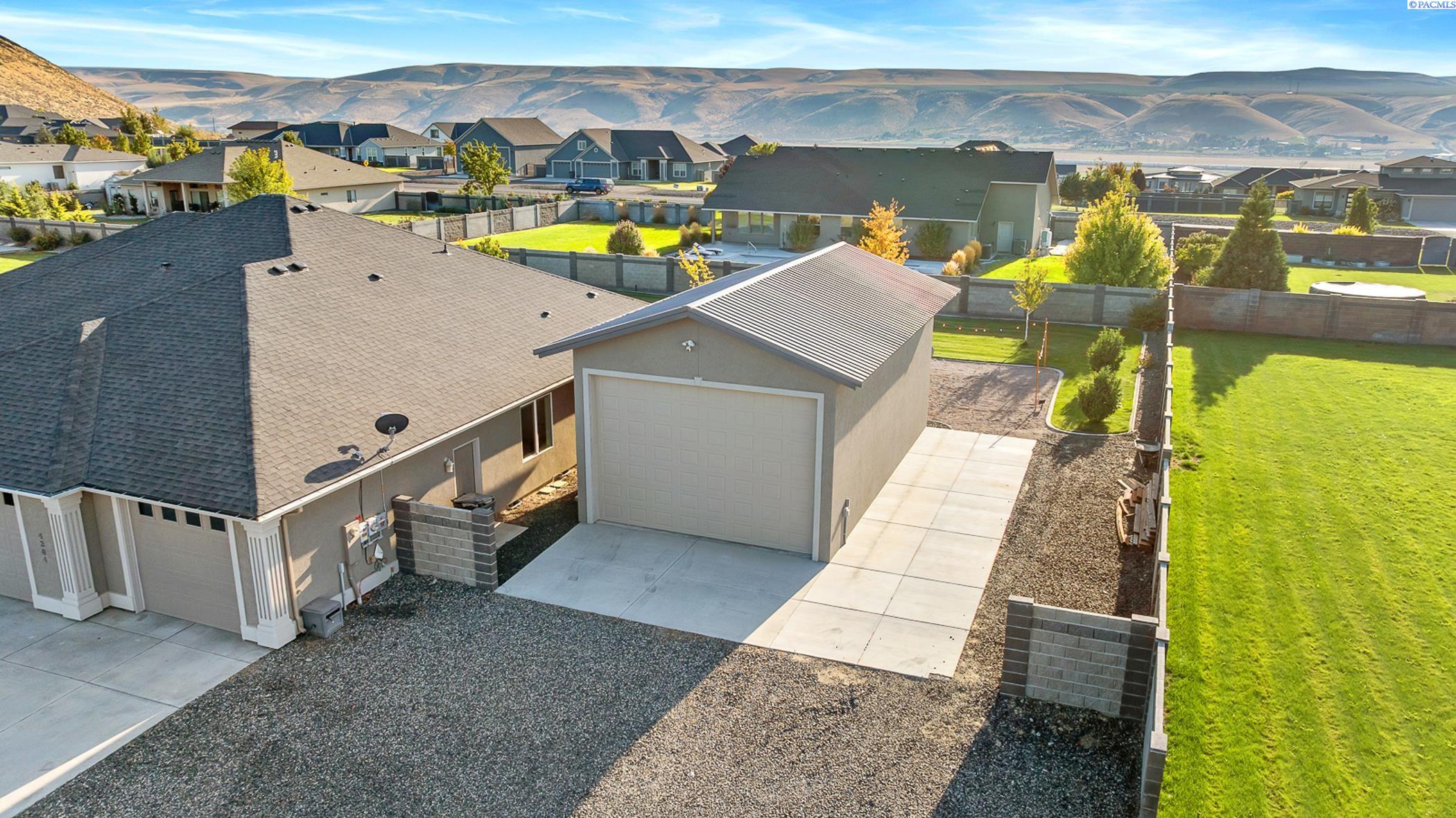 Kennewick, Washington 99338, United States, 4 Bedrooms Bedrooms, ,3 BathroomsBathrooms,Residential,Active,225718