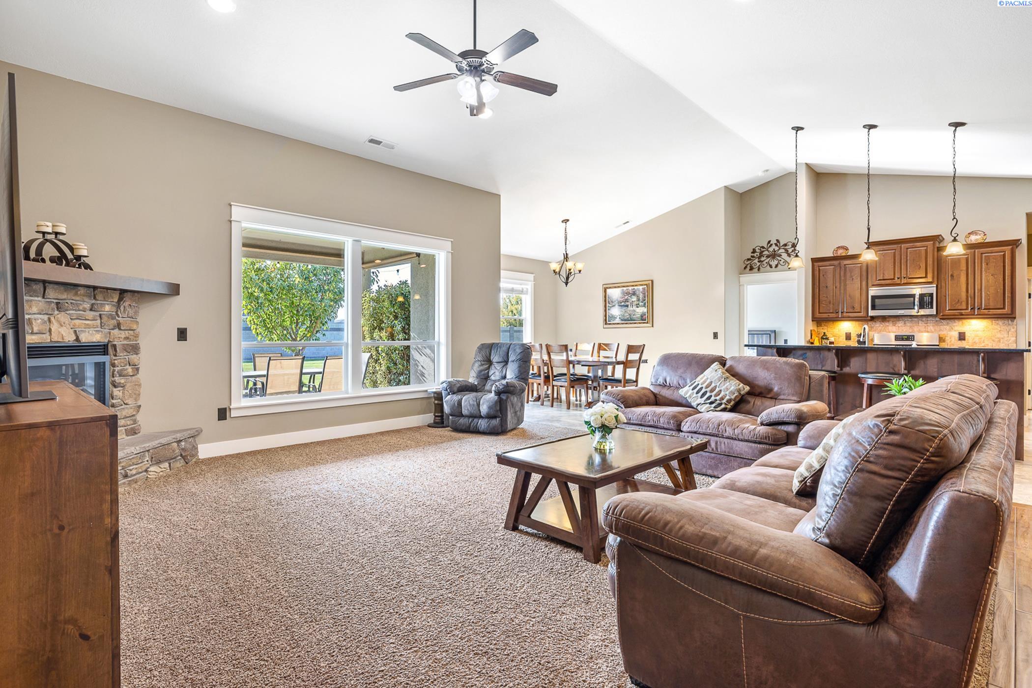 Kennewick, Washington 99338, United States, 4 Bedrooms Bedrooms, ,3 BathroomsBathrooms,Residential,Active,225718