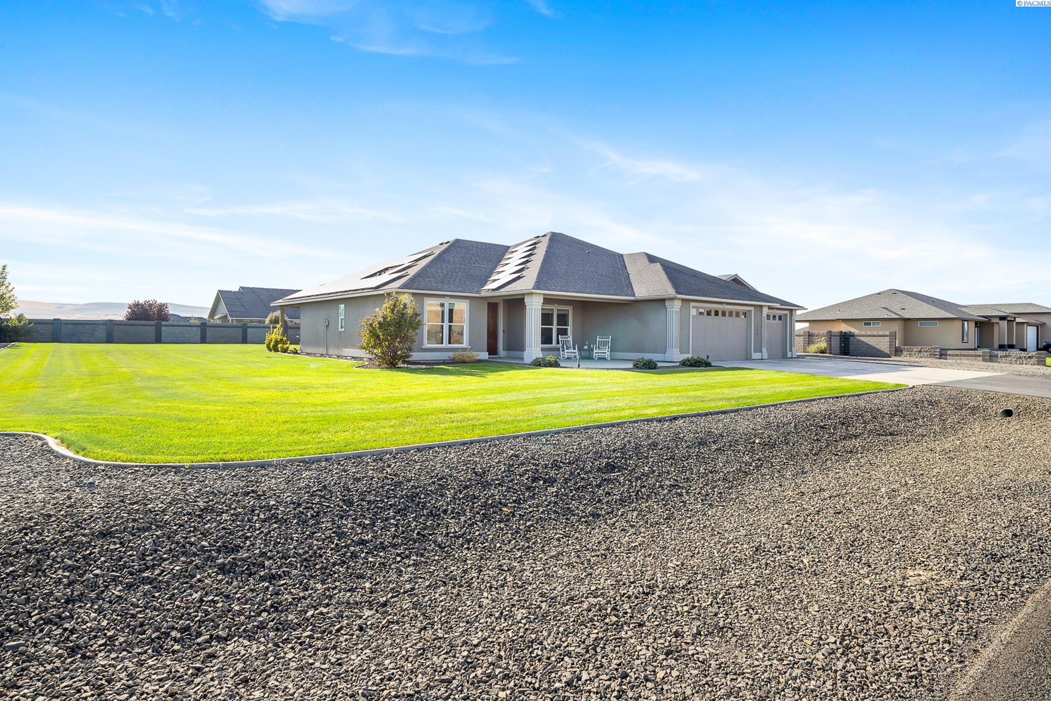 Kennewick, Washington 99338, United States, 4 Bedrooms Bedrooms, ,3 BathroomsBathrooms,Residential,Active,225718