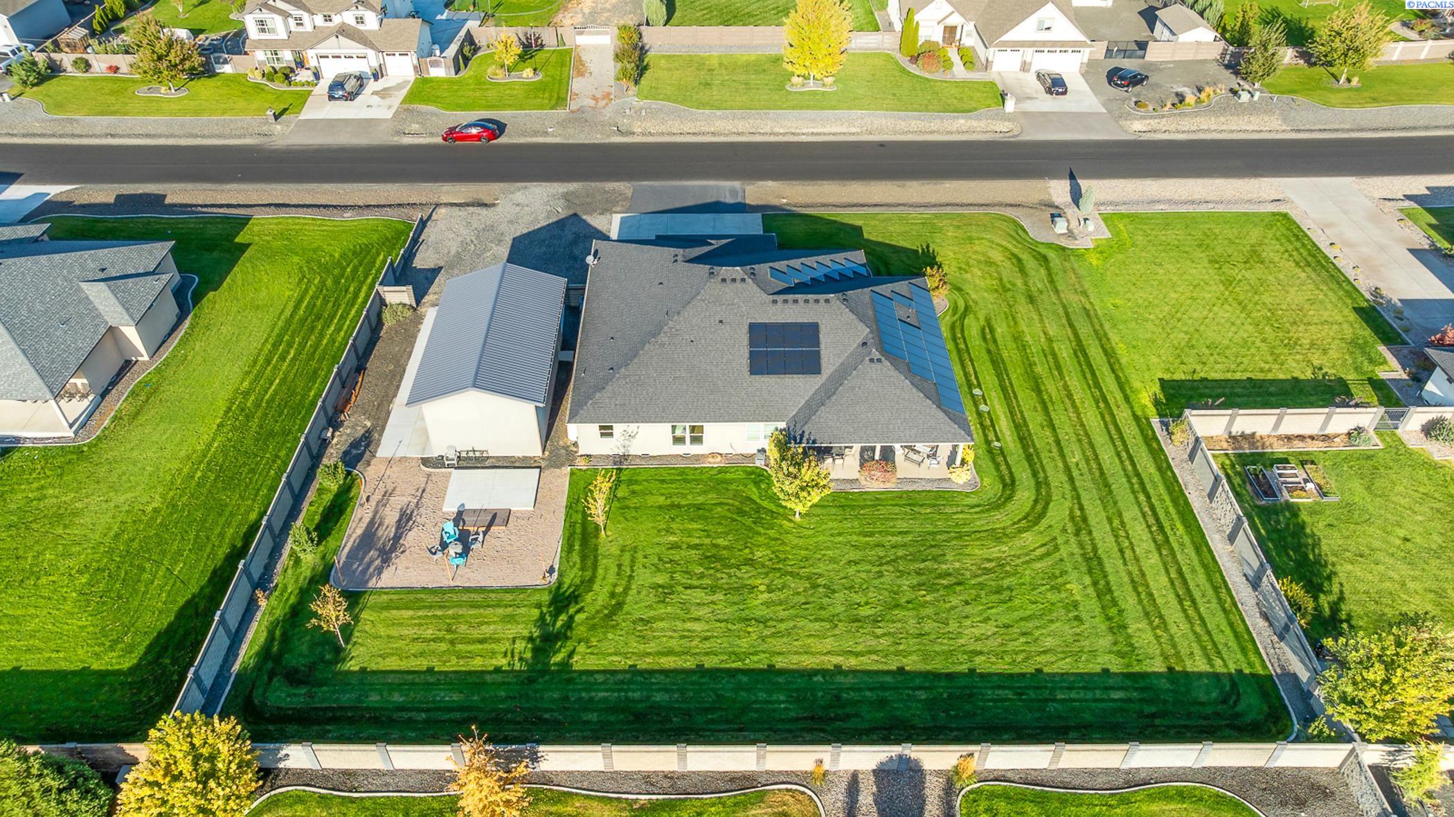 Kennewick, Washington 99338, United States, 4 Bedrooms Bedrooms, ,3 BathroomsBathrooms,Residential,Active,225718