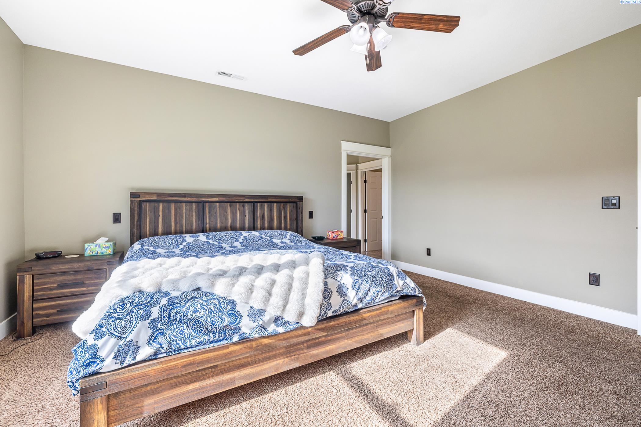 Kennewick, Washington 99338, United States, 4 Bedrooms Bedrooms, ,3 BathroomsBathrooms,Residential,Active,225718