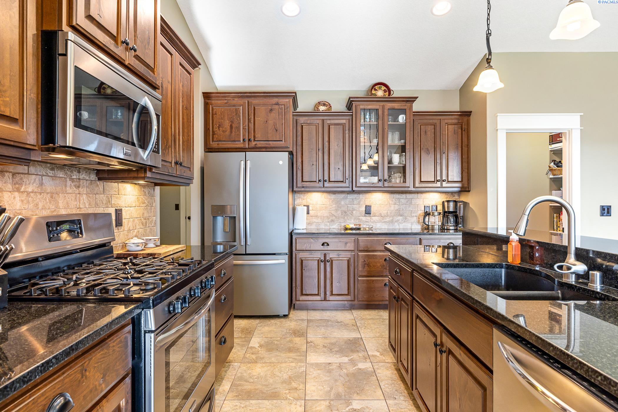 Kennewick, Washington 99338, United States, 4 Bedrooms Bedrooms, ,3 BathroomsBathrooms,Residential,Active,225718