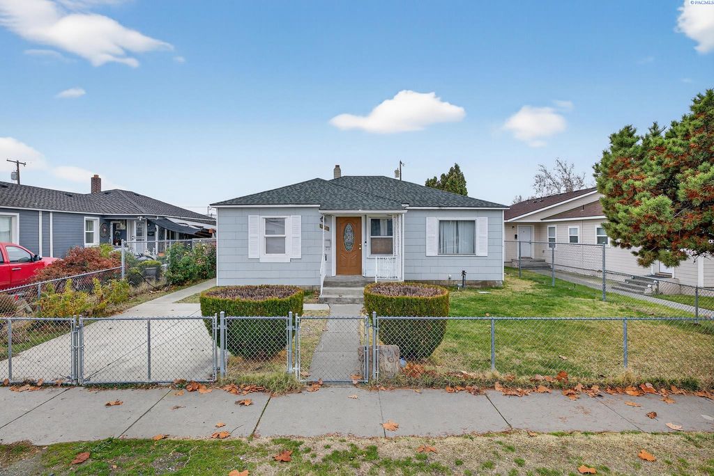 Photo of 1126 W Yakima St, Pasco, WA 99301 (MLS # 289267)