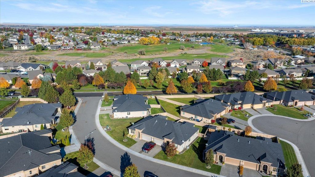 Photo of 2818 Tuscanna Dr, Richland, WA 99354 (MLS # 288513)