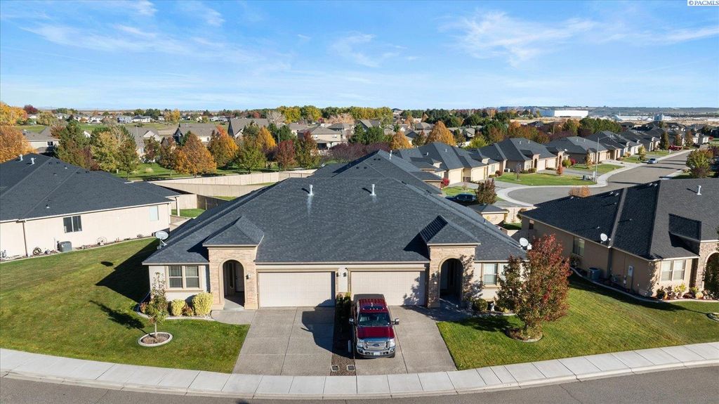 Photo of 2818 Tuscanna Dr, Richland, WA 99354 (MLS # 288513)