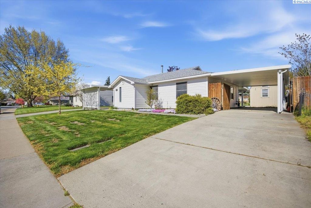 Photo of 510 Cottonwood Dr, Richland, WA 99352 (MLS # 291991)