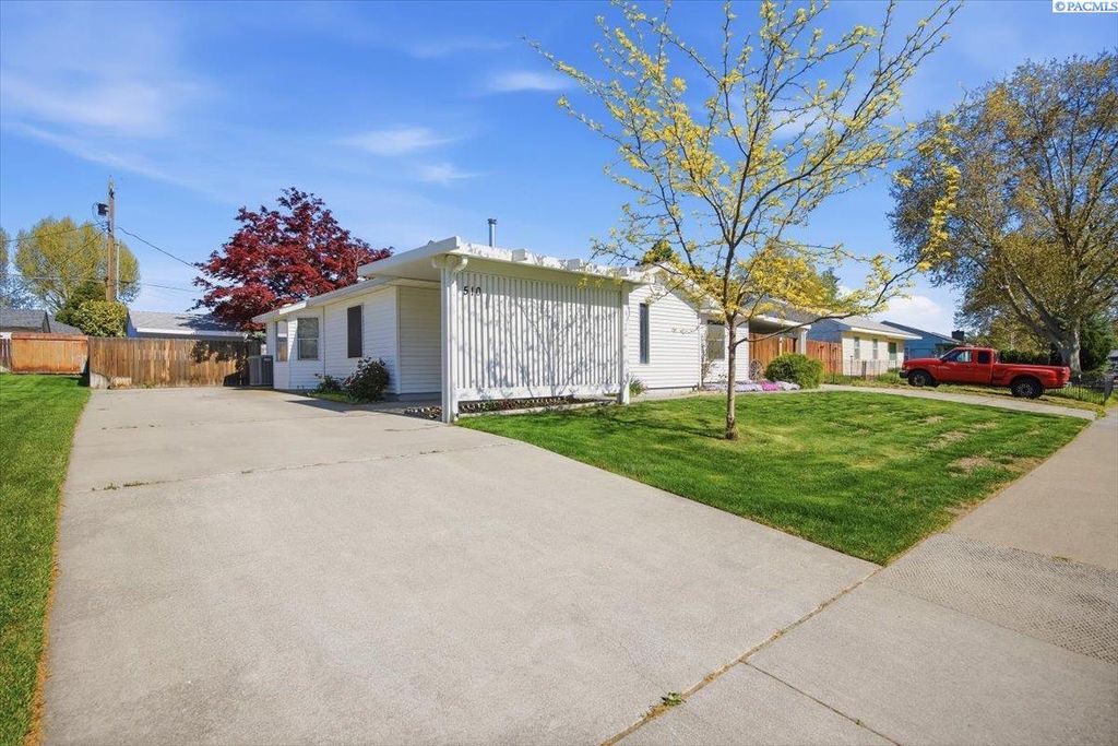 Photo of 510 Cottonwood Dr, Richland, WA 99352 (MLS # 291991)