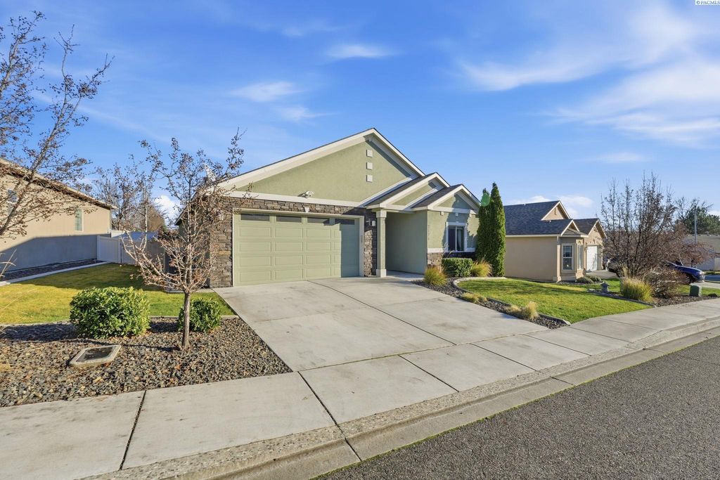 Photo of 2624 Eaglewatch Loop, Richland, WA 99354 (MLS # 289509)