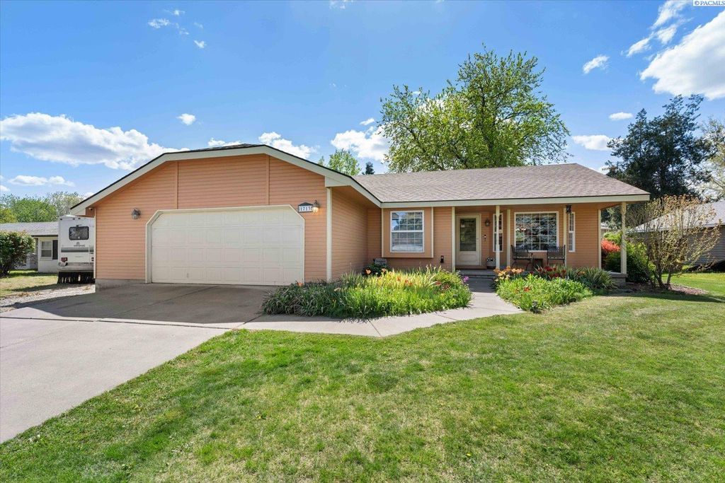 Photo of 1713 W 8th Place, Kennewick, WA 99336 (MLS # 292250)