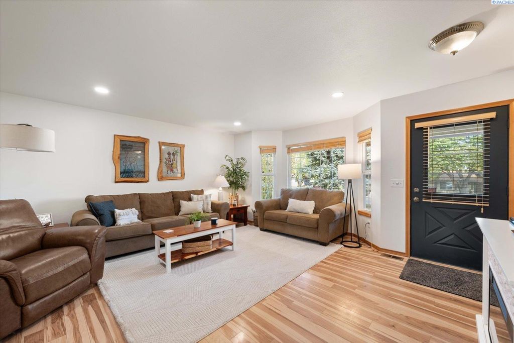 Photo of 1713 W 8th Place, Kennewick, WA 99336 (MLS # 292250)