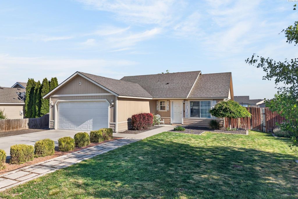 Photo of 2511 E Parkview Boulevard, Pasco, WA 99301 (MLS # 292818)