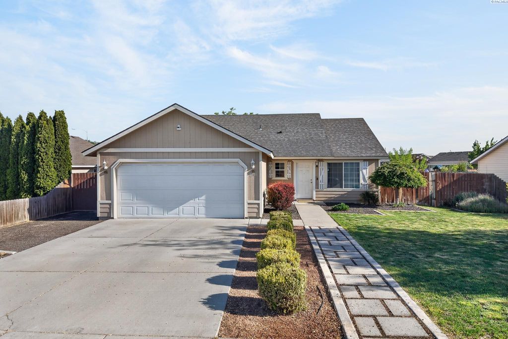 Photo of 2511 E Parkview Boulevard, Pasco, WA 99301 (MLS # 292818)
