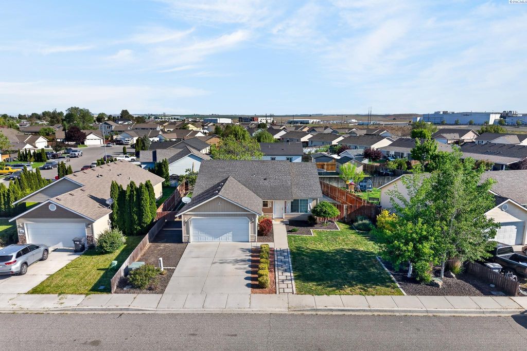 Photo of 2511 E Parkview Boulevard, Pasco, WA 99301 (MLS # 292818)