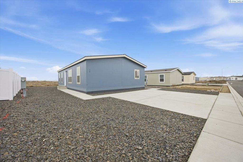 Photo of 2681 E Edison Ave #28, Sunnyside, WA 98944 (MLS # 289441)