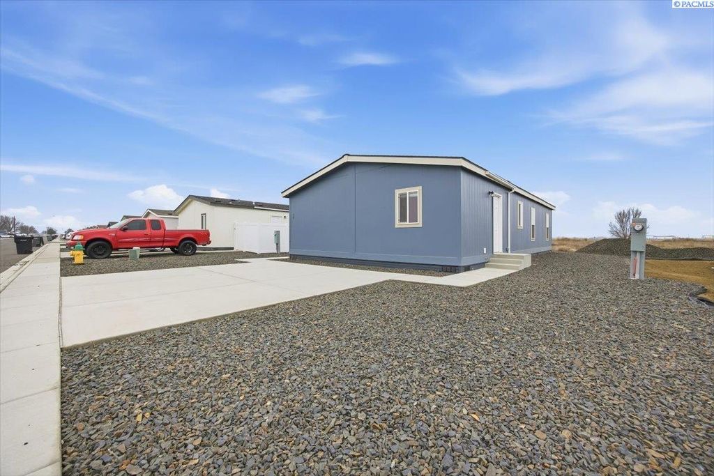 Photo of 2681 E Edison Ave #28, Sunnyside, WA 98944 (MLS # 289441)