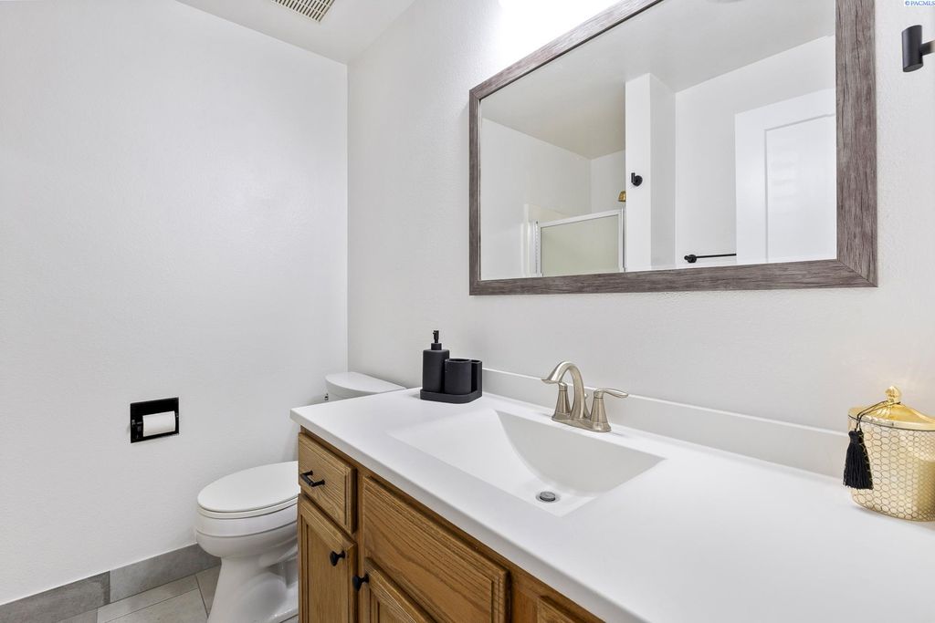 Photo of 303 Gage Blvd #304, Richland, WA 99352 (MLS # 290350)