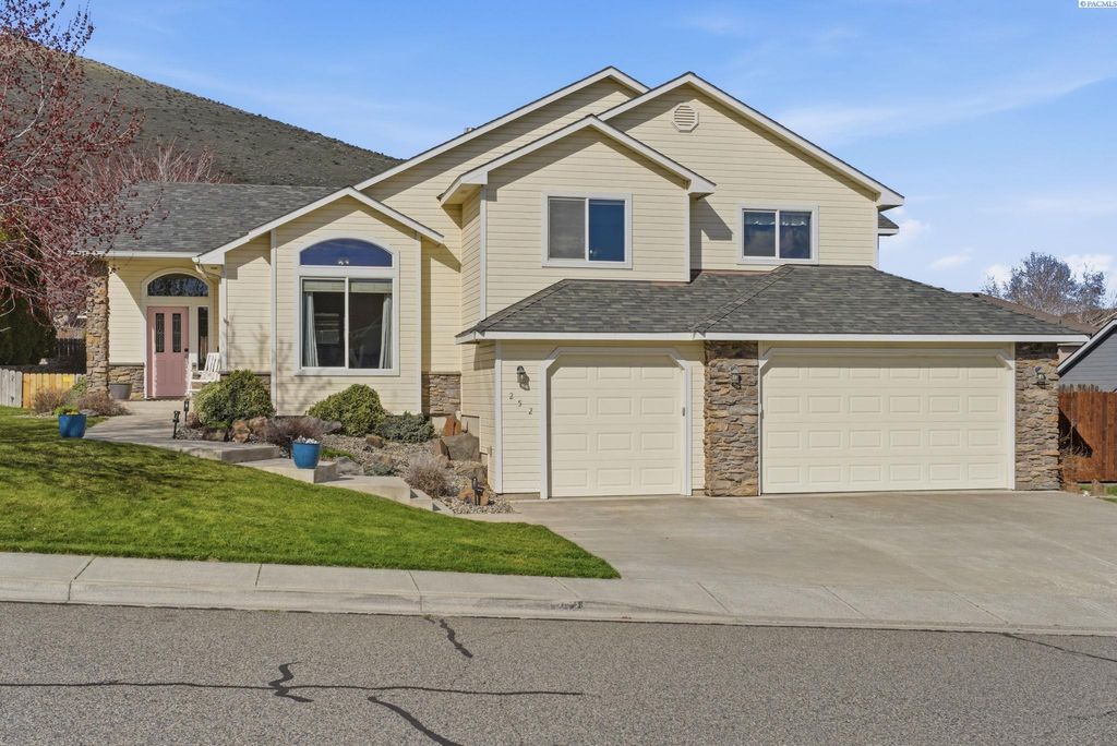 Photo of 252 Sell Ln, Richland, WA 99352 (MLS # 291173)