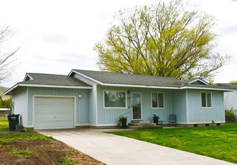 Photo of 405 Belle Ave, Benton City, WA 99320 (MLS # 291801)