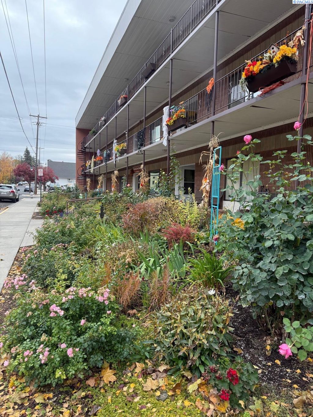 Photo of 203 N Mill St #304, Colfax, WA 99111 (MLS # 288516)