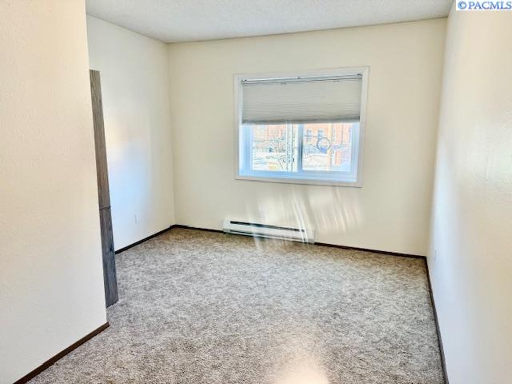 Photo of 203 N Mill St #304, Colfax, WA 99111 (MLS # 288516)