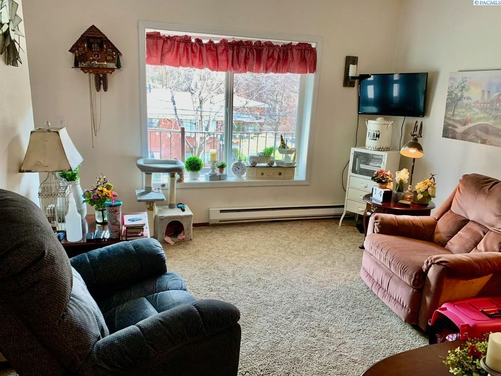 Photo of 203 N Mill St #304, Colfax, WA 99111 (MLS # 288516)